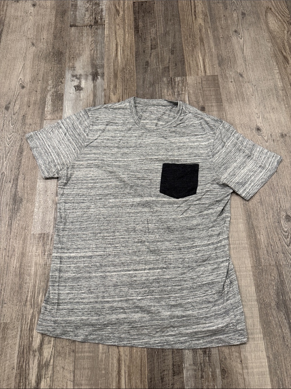 Banana Republic Men's Heather Gray Short-Sleeve Pocket Tee with Black Pocket